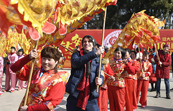 Foreigners greet Chinese lunar New Year by experiencing folk customs in Ningbo