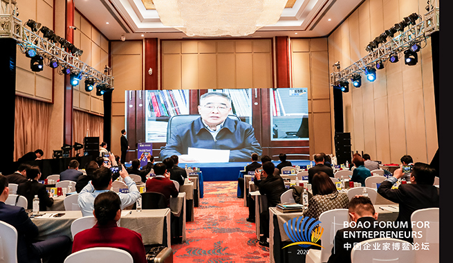 國(guó)家榮譽(yù)稱(chēng)號(hào)獲得者、中國(guó)工程院院士、天津中醫(yī)藥大學(xué)校長(zhǎng)張伯禮在視頻致辭