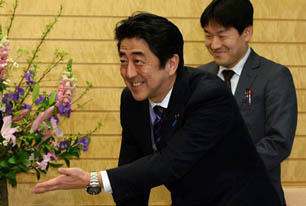 安倍，討來的達(dá)沃斯演講