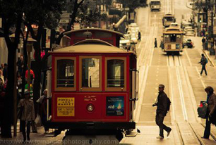 達(dá)沃斯為何罕見前呼后擁？