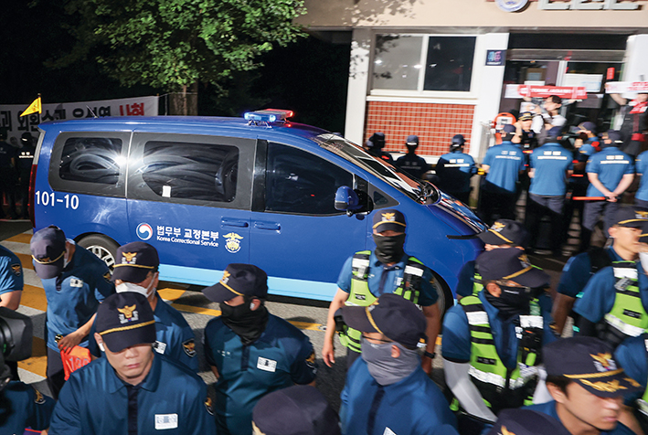 “變動(dòng)不居”：韓國(guó)于混亂中尋覓穩(wěn)定曙光