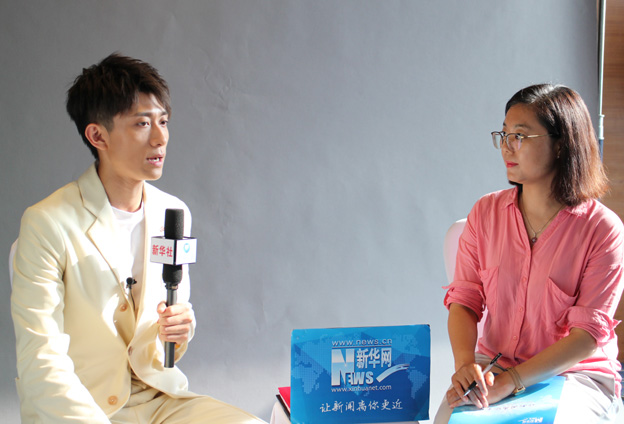 希望我們能一起走上這條公益的道路，而且堅(jiān)持到底。