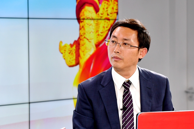 繼往是為了開來，那么開什么來？我們的未來是什么？我們現(xiàn)在站在什么歷史方位上？往哪里去走？