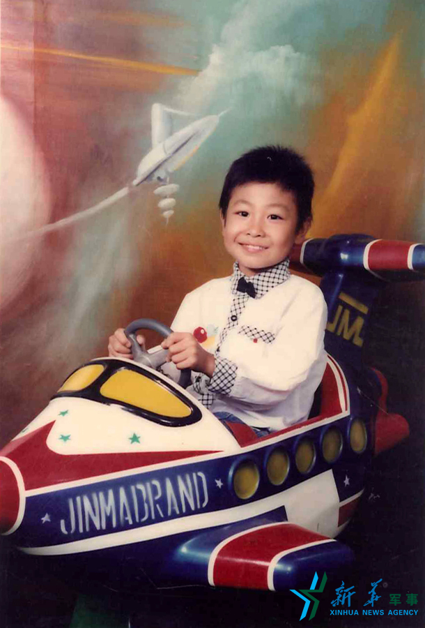 資料圖片：長(zhǎng)大后當(dāng)一名優(yōu)秀的飛行員是張超兒時(shí)種下的夢(mèng)想。