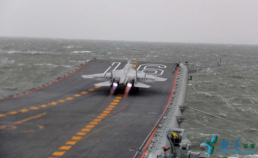 &uarr;資料圖片：艦載戰(zhàn)斗機起飛瞬間。