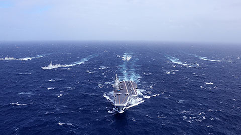 中國(guó)航母編隊(duì)南海訓(xùn)練 成功起降&ldquo;殲&mdash;15&rdquo;