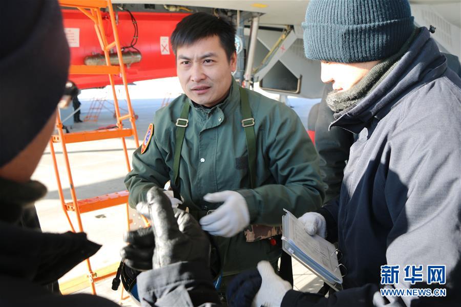 （建軍90周年&middot;英雄&middot;圖文互動）（2）聽，渤海灣有風吹過來&mdash;&mdash;追記海軍某艦載航空兵部隊一級飛行員張超