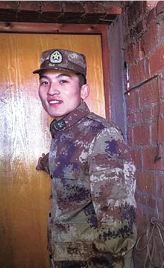 中國(guó)軍人:負(fù)重前行只為你能歲月靜好