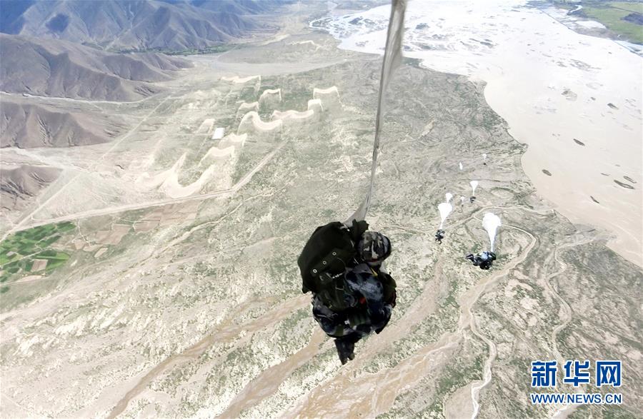 (人民空軍70年·圖文互動)(1)人民空軍空降兵:鍛造空降作戰(zhàn)尖刀利刃