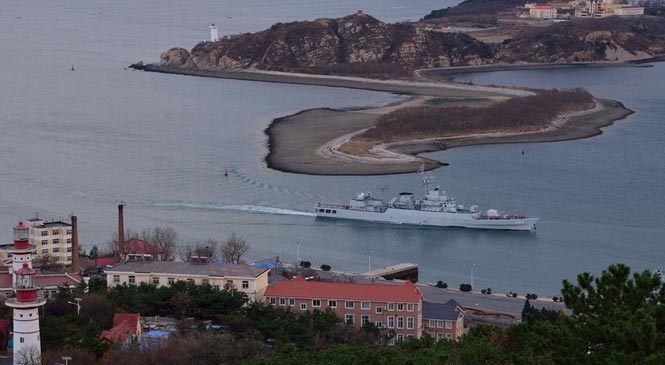 贊！網(wǎng)友俯拍解放軍旅順軍港