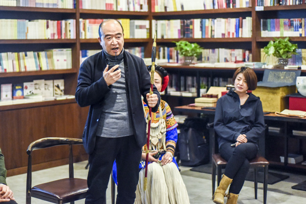 劉文濤：通過(guò)對(duì)每件兵器的復(fù)制，我們了解兵器造型與兵器制作的手藝，實(shí)現(xiàn)與古人的對(duì)話。