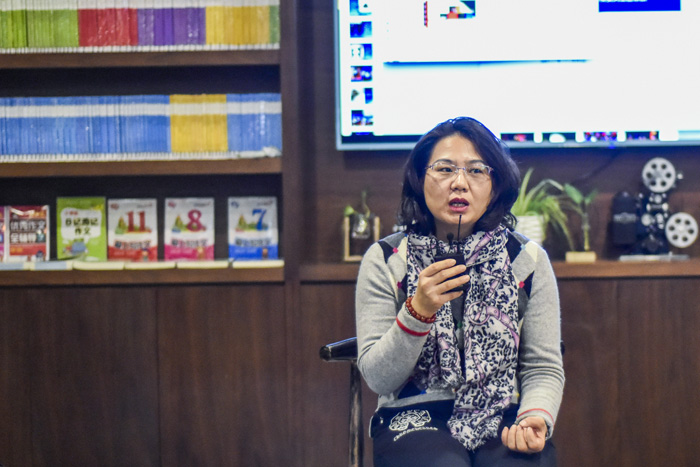 王煥：唐卡現(xiàn)在發(fā)展得很好。一個是國家非遺政策的保護(hù)，第二唐卡技藝本身很精良，做唐卡的這些藝人始終保有著工匠精神，做出來的東西令人稱贊，它自然能慢慢傳播開來。