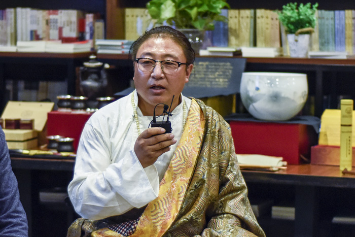 安久&middot;白瑪群加：絕對不能為了錢做手藝的傳承人，傳承手藝是因為我們有傳承民族特色文化的責(zé)任，要時刻謹(jǐn)記這一份責(zé)任。