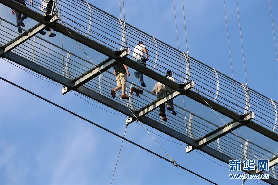 #（社會(huì)）（3）江蘇江陰：&ldquo;凌空漫步&rdquo;