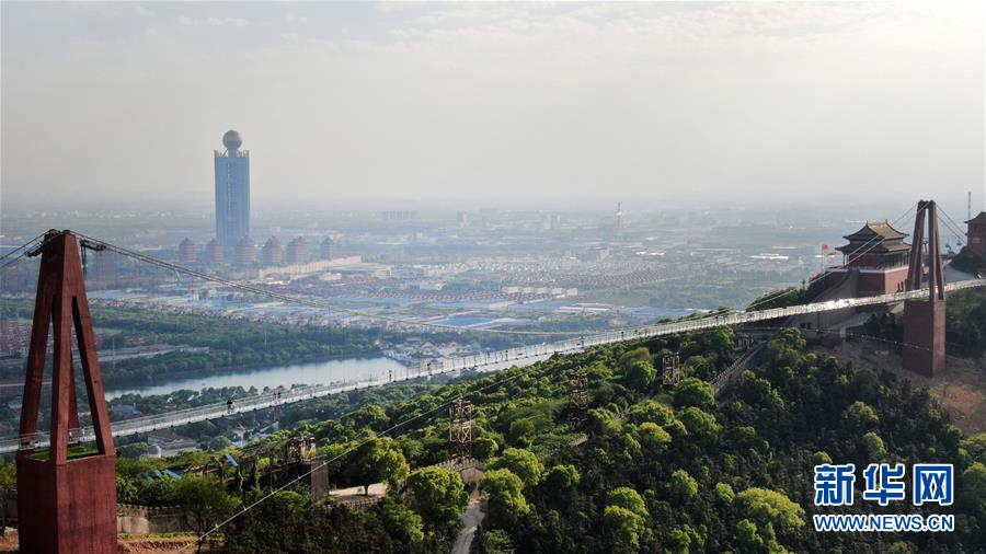 #（社會）（6）江蘇江陰：&ldquo;凌空漫步&rdquo;