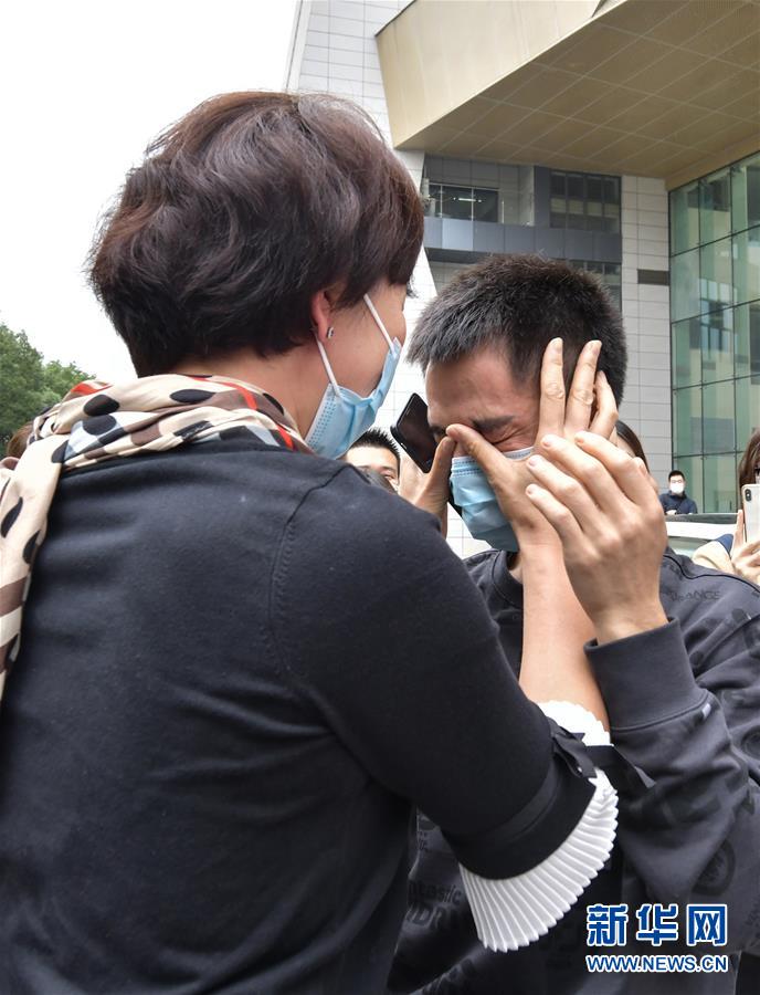 （社會(huì)）（11）抗疫&ldquo;戰(zhàn)友&rdquo;重聚