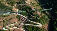 新華全媒+｜高鐵時(shí)代，大涼山鐵軌上流淌&ldquo;慢幸福&rdquo;