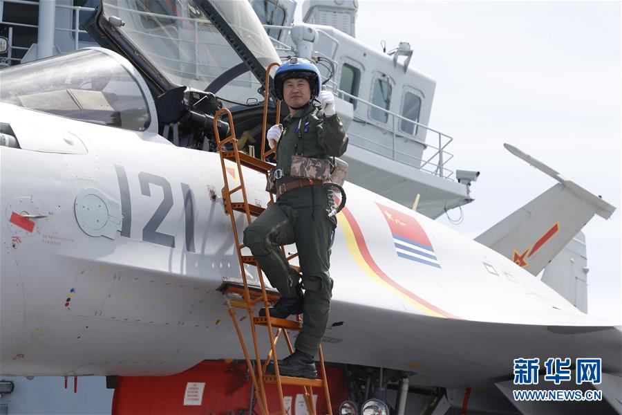 （十九大代表風(fēng)采&middot;圖文互動(dòng)）（1）殲&mdash;15飛行員曹先建：開(kāi)創(chuàng)重傷后重返海天的奇跡