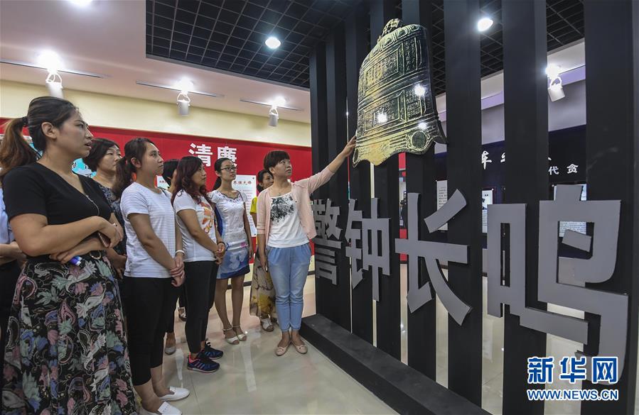 （新華全媒頭條&middot;十九大特別報(bào)道&middot;圖文互動(dòng)）（2）再塑黨的形象的偉大工程&mdash;&mdash;中國(guó)共產(chǎn)黨自身建設(shè)的五年探索之路