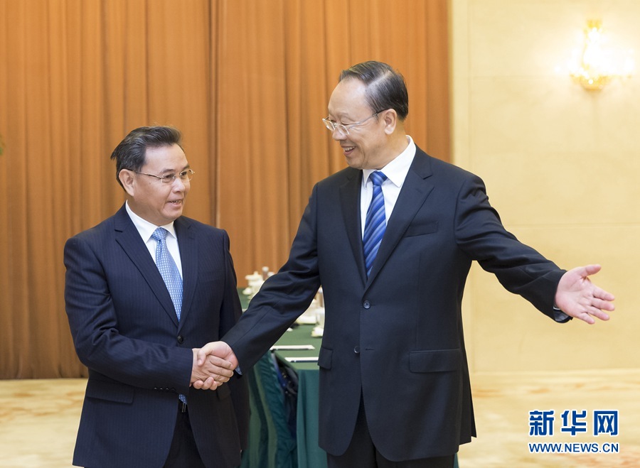 10月12日，中共中央書記處書記、全國政協副主席杜青林在北京會見來華訪問并出席&ldquo;2016中國共產黨與世界對話會&rdquo;的老撾人革黨中央政治局委員、建國陣線中央主席賽頌蓬&middot;豐威漢率領的老撾人革黨代表團?！⌒氯A社記者丁海濤攝