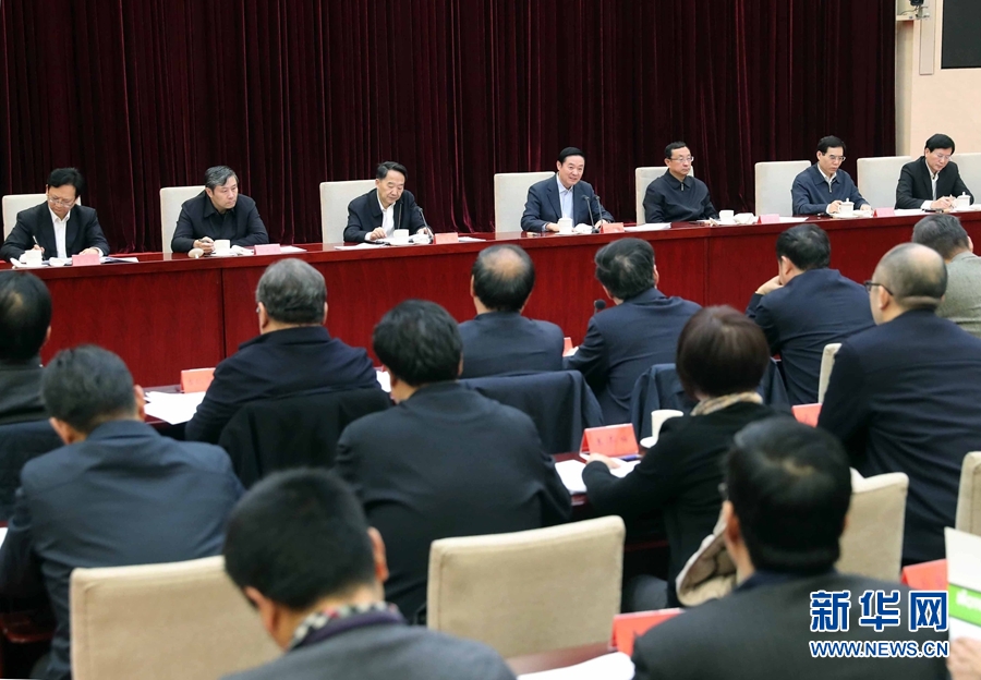 12月10日，中宣部在北京召開學(xué)習(xí)貫徹習(xí)近平總書記在中國文聯(lián)十大、中國作協(xié)九大開幕式上和會見中國記協(xié)第九屆理事會代表時重要講話精神座談會。中共中央政治局委員、中央書記處書記、中宣部部長劉奇葆出席會議并講話。新華社記者 劉衛(wèi)兵 攝 