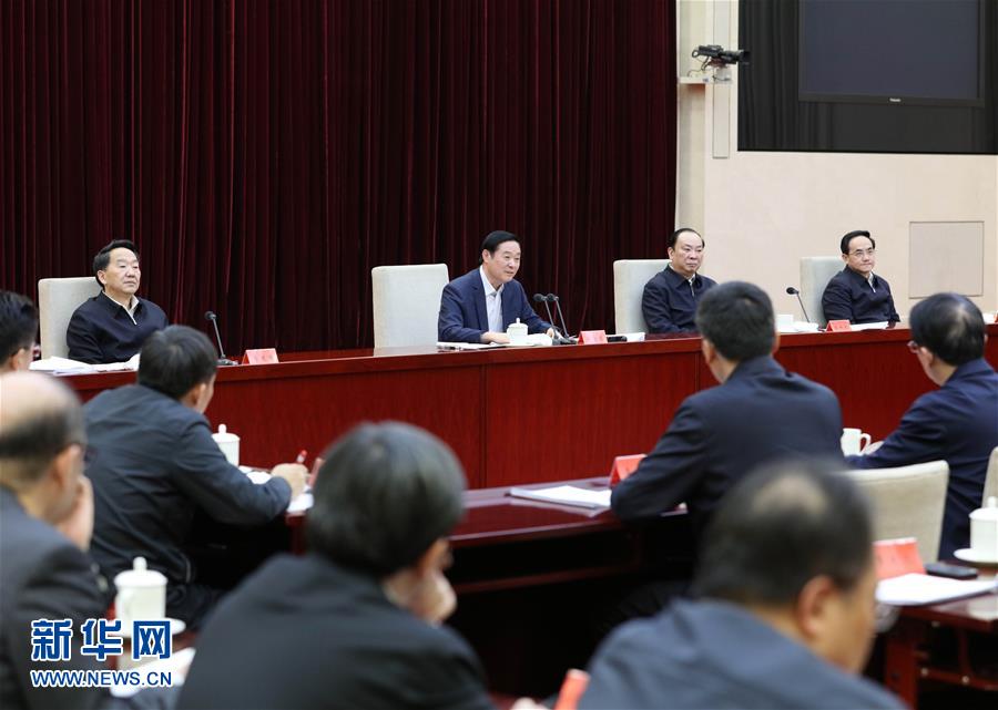  2月17日，在習(xí)近平總書記主持召開黨的新聞輿論工作座談會并發(fā)表重要講話一周年之際，中宣部在北京召開2017年新聞戰(zhàn)線&ldquo;新春走基層&rdquo;活動座談會。中共中央政治局委員、中央書記處書記、中宣部部長劉奇葆出席會議并講話。新華社記者 王曄 攝
