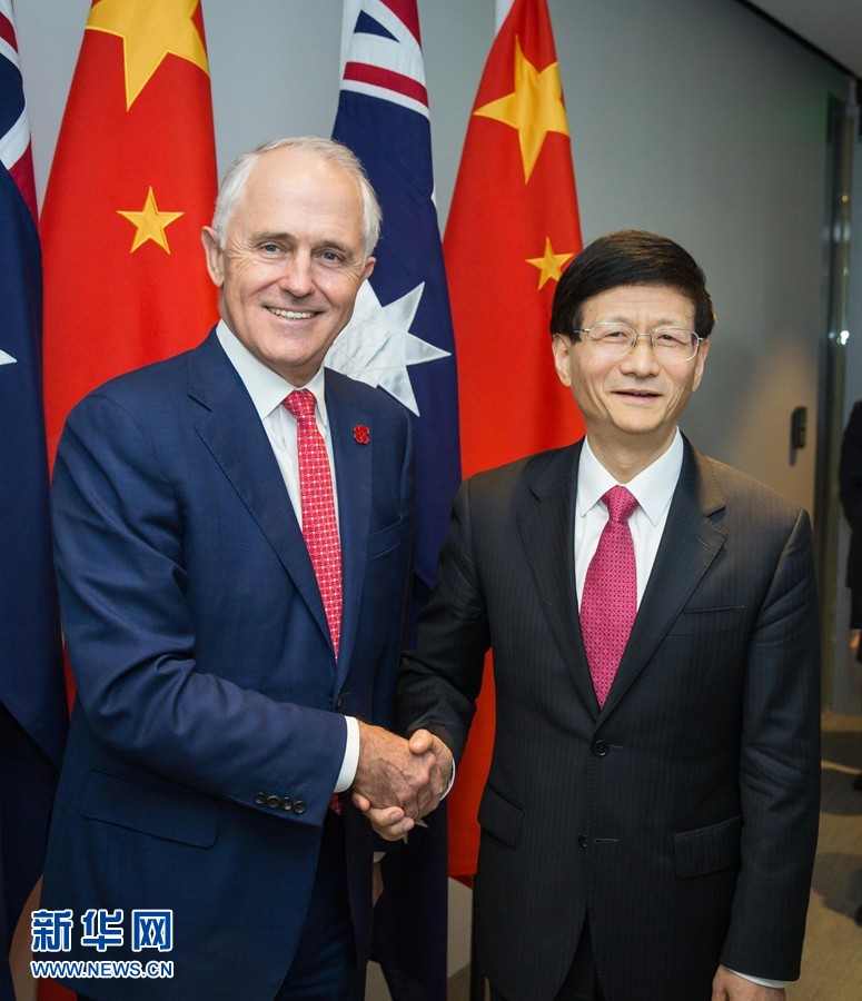 4月21日，正在澳大利亞訪問的中共中央政治局委員、中央政法委書記孟建柱（右）在悉尼會見澳總理特恩布爾。 新華社發(fā)（朱宏業(yè)攝） 