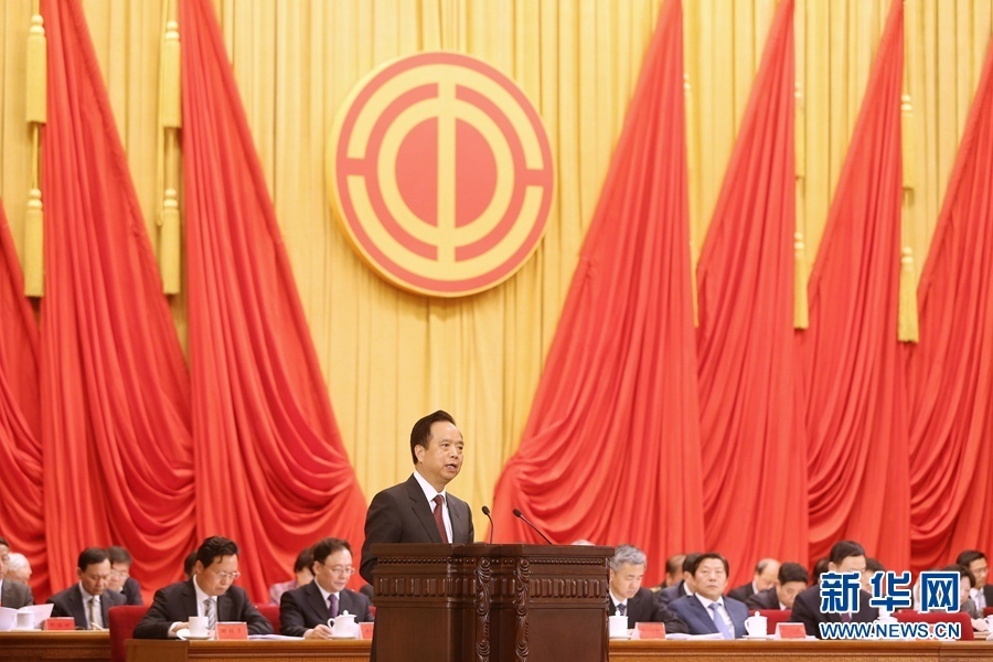 4月27日，慶祝&ldquo;五一&rdquo;國(guó)際勞動(dòng)節(jié)暨全國(guó)五一勞動(dòng)獎(jiǎng)和全國(guó)工人先鋒號(hào)表彰大會(huì)在北京人民大會(huì)堂舉行。中共中央政治局委員、中華全國(guó)總工會(huì)主席李建國(guó)出席大會(huì)并講話。新華社記者 才揚(yáng) 攝 