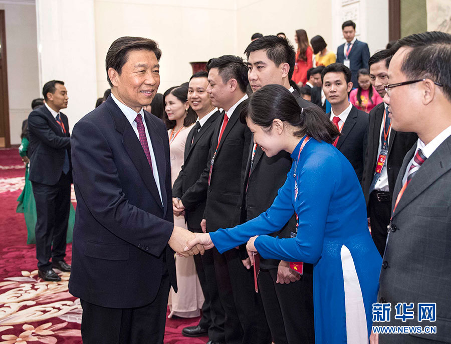 5月22日，中共中央政治局委員、國家副主席李源潮在北京會見越南胡志明共青團中央書記處第一書記黎國鋒率領(lǐng)的越南青年代表團。 新華社記者李濤 攝