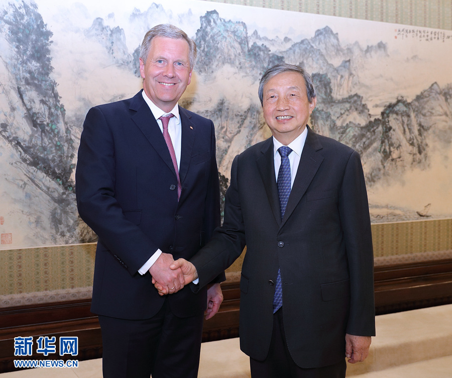 6月13日，國務(wù)院副總理馬凱在北京中南海紫光閣會見德國前總統(tǒng)、全球中小企業(yè)聯(lián)盟全球主席武爾夫。 新華社記者 王曄 攝 