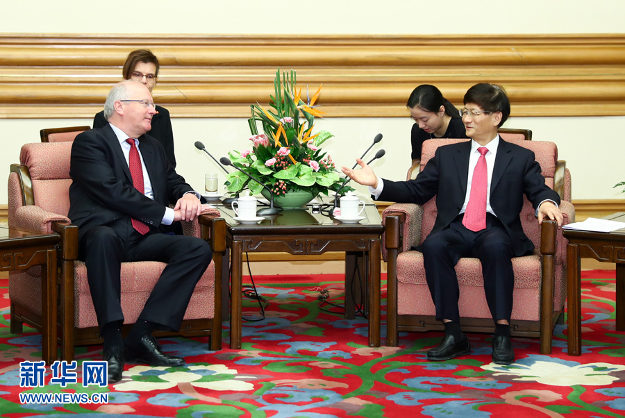 6月15日，中共中央政治局委員、中央政法委書記孟建柱在北京會(huì)見(jiàn)德國(guó)聯(lián)邦總理府情報(bào)國(guó)務(wù)秘書弗里徹。 新華社記者 謝環(huán)馳 攝