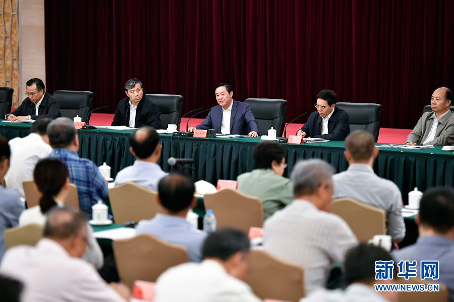 9月7日，中共中央政治局委員、中央書(shū)記處書(shū)記、中宣部部長(zhǎng)劉奇葆在北京出席全國(guó)電視劇工作座談會(huì)并講話。 新華社記者 燕雁 攝

