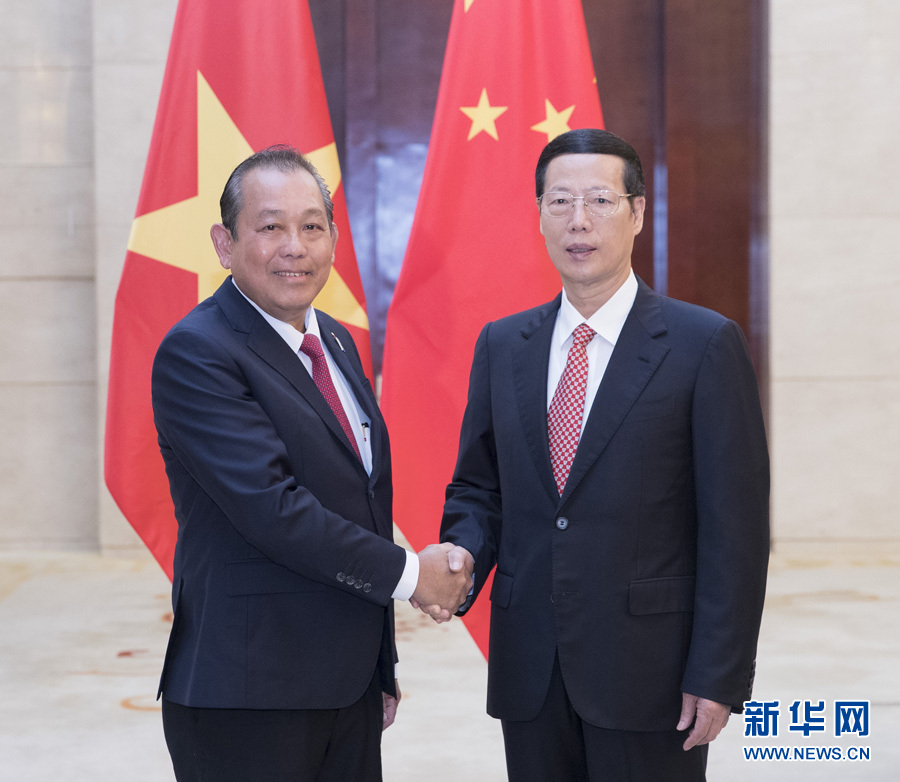  9月11日，中共中央政治局常委、國務(wù)院副總理張高麗在廣西南寧會見前來出席第十四屆中國－東盟博覽會和中國－東盟商務(wù)與投資峰會的越南常務(wù)副總理張和平。新華社記者王曄攝