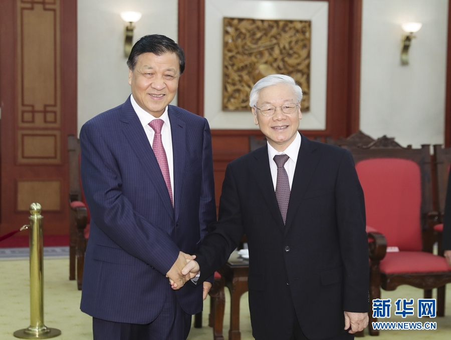 應(yīng)越南共產(chǎn)黨邀請(qǐng)，中共中央政治局常委、中央書(shū)記處書(shū)記劉云山9月18日至19日對(duì)越南進(jìn)行正式訪問(wèn)。這是9月18日，劉云山在河內(nèi)會(huì)見(jiàn)越共中央總書(shū)記阮富仲。 新華社記者 丁林 攝