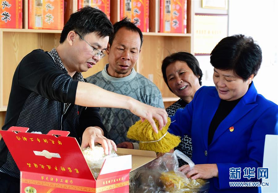 (十九大代表在基層·圖文互動)(2)沈騰香:保護好綠水青山 圓鄉(xiāng)親們小康夢