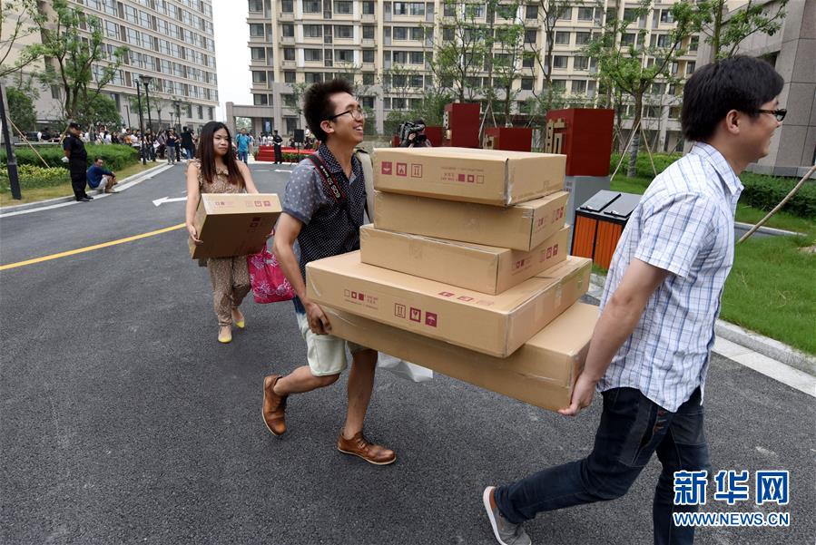 （新華全媒頭條&middot;圖文互動(dòng)）（13）開啟新征程　譜寫新史詩(shī)&mdash;&mdash;以習(xí)近平同志為核心的黨中央引領(lǐng)中國(guó)特色社會(huì)主義進(jìn)入新時(shí)代