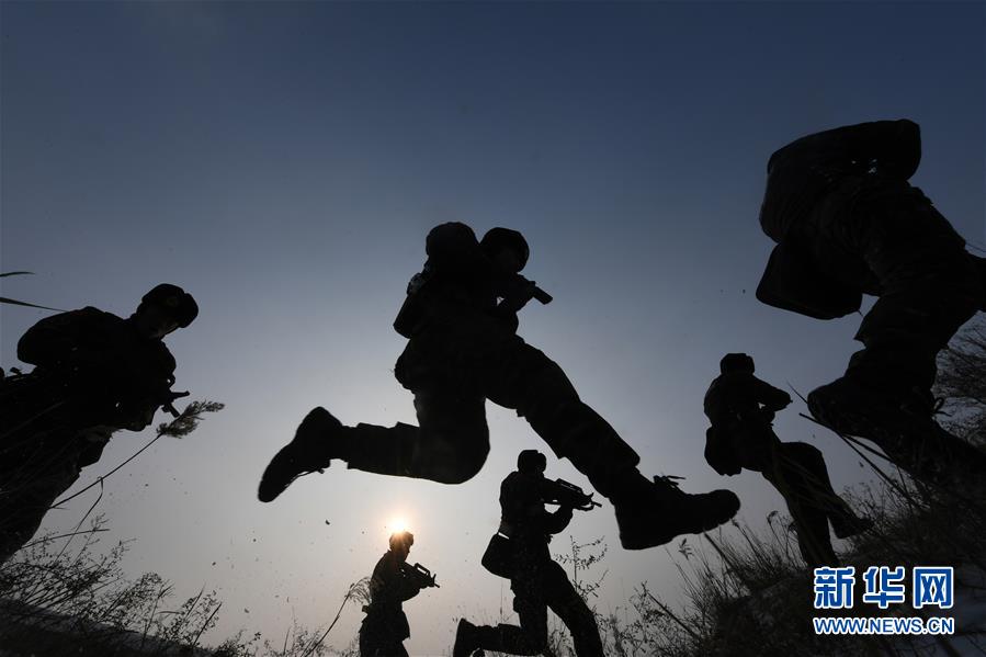 （新華全媒頭條&middot;圖文互動(dòng)）（12）備戰(zhàn)踏上新起點(diǎn)，練兵展現(xiàn)新氣象&mdash;&mdash;2018中國軍隊(duì)新年開訓(xùn)全景大掃描