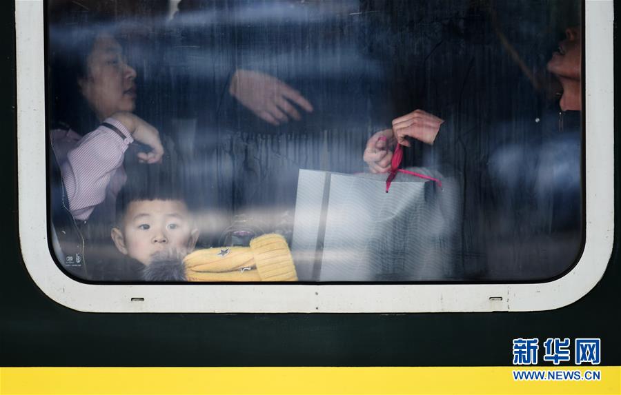 （關(guān)注春運(yùn)）（5）春運(yùn)中的&ldquo;萌寶寶&rdquo;