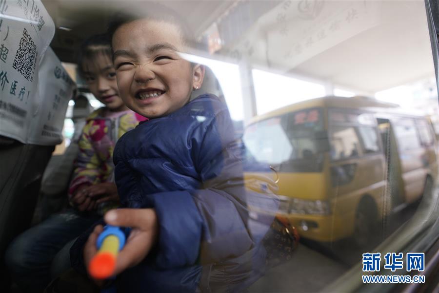 （圖文互動&middot;新華全媒頭條）（3）讓農(nóng)民致富奔小康的道路越走越寬廣&mdash;&mdash;黨的十八大以來以習近平同志為核心的黨中央關心農(nóng)村公路發(fā)展紀實