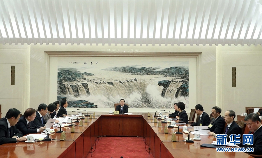 2月23日，十二屆全國人大常委會第一百一十三次委員長會議在北京人民大會堂舉行，張德江委員長主持。 新華社記者 劉衛(wèi)兵 攝