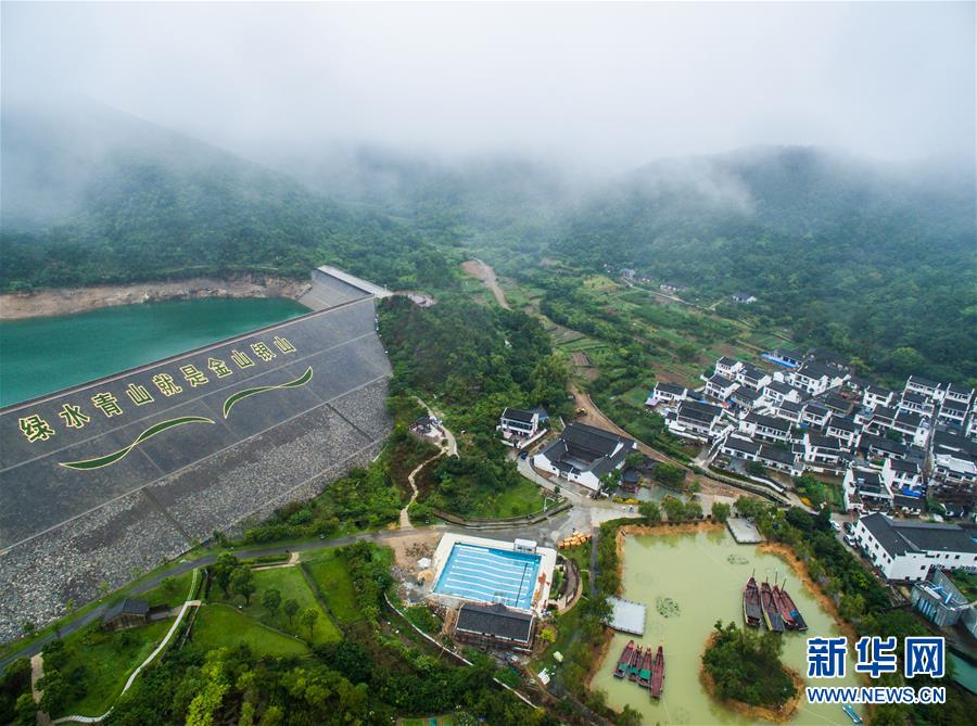 （新華全媒頭條&middot;圖文互動）（3）領(lǐng)航新時代中國經(jīng)濟(jì)航船&mdash;&mdash;從中央財經(jīng)領(lǐng)導(dǎo)小組會議看以習(xí)近平同志為核心的黨中央駕馭中國經(jīng)濟(jì)