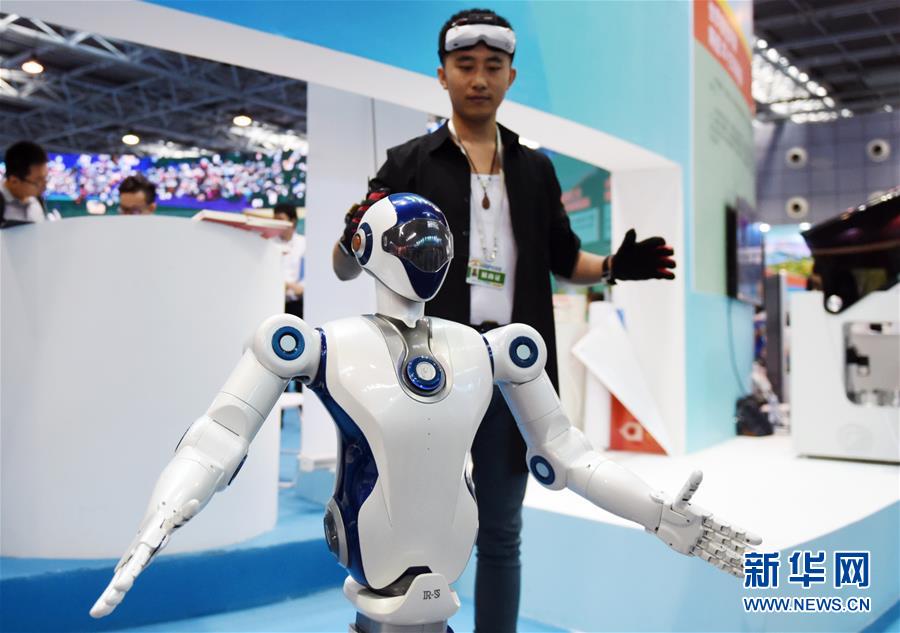 （新華全媒頭條&middot;圖文互動）（5）領(lǐng)航新時代中國經(jīng)濟(jì)航船&mdash;&mdash;從中央財經(jīng)領(lǐng)導(dǎo)小組會議看以習(xí)近平同志為核心的黨中央駕馭中國經(jīng)濟(jì)