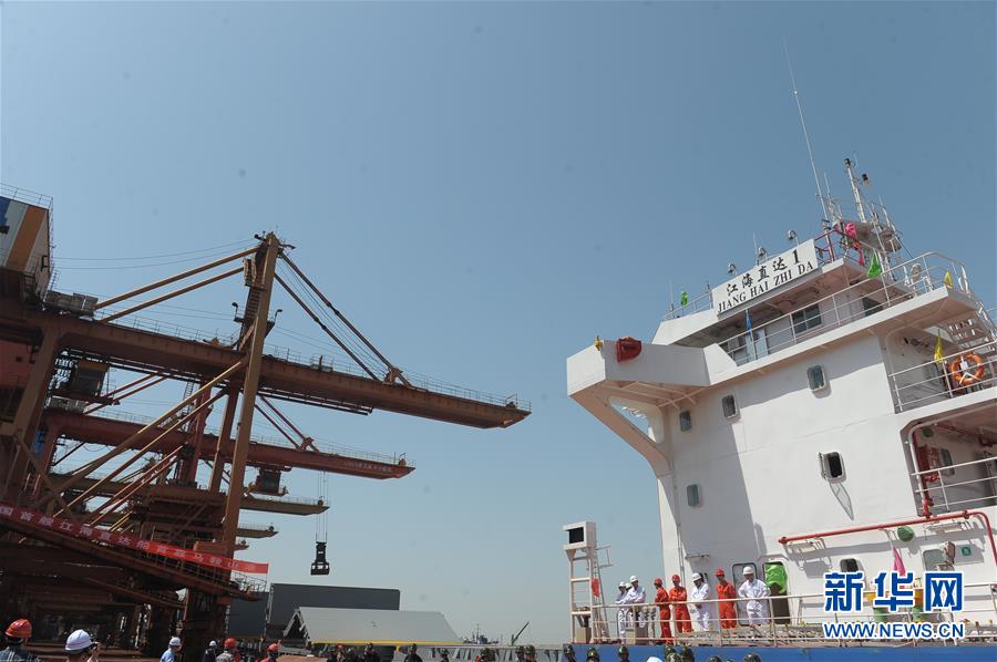 #(經(jīng)濟(jì))(1)國內(nèi)首艘江海直達(dá)船完成首航