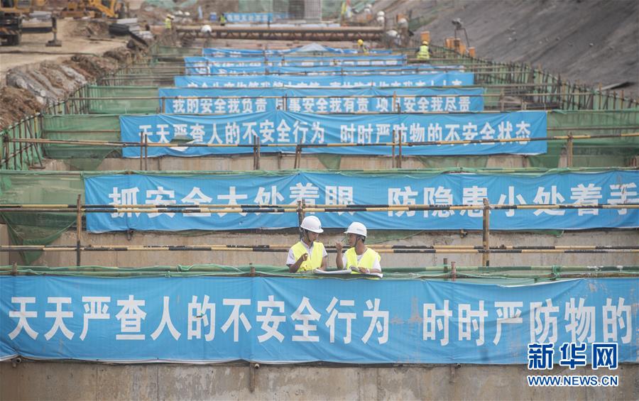 （新時代奮斗者&middot;圖文互動）（3）當一群&ldquo;90后&rdquo;與工地相遇&mdash;&mdash;記奮戰(zhàn)在軍運會工地上的90后新農(nóng)民工