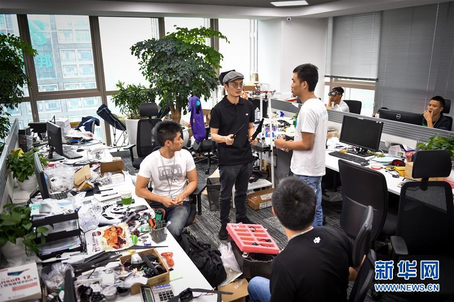 （新華全媒頭條&middot;壯闊東方潮　奮進(jìn)新時(shí)代&mdash;&mdash;慶祝改革開(kāi)放40年&middot;圖文互動(dòng)）（7）從追趕時(shí)代到引領(lǐng)時(shí)代&mdash;&mdash;從深圳發(fā)展奇跡看中國(guó)改革開(kāi)放40年  