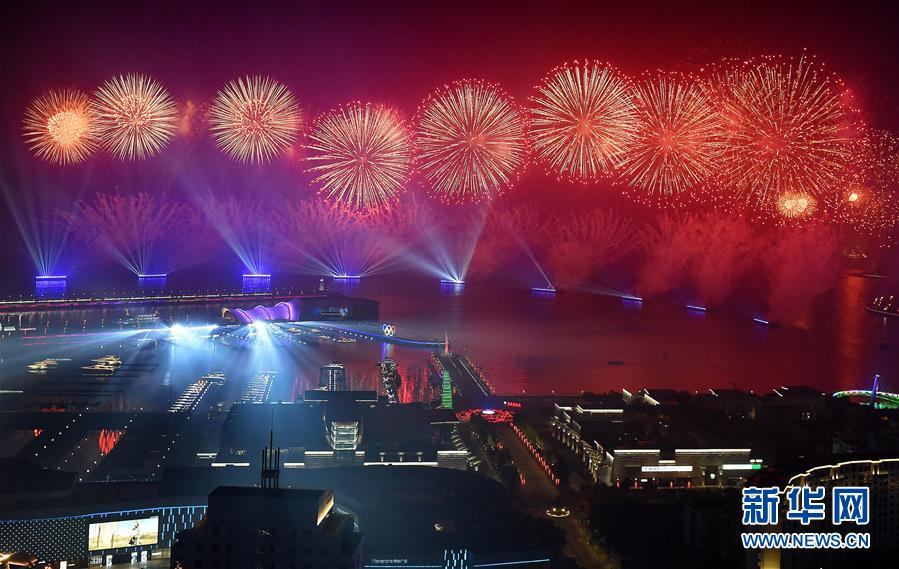 （新華全媒頭條&middot;上合青島峰會(huì)&middot;圖文互動(dòng)）（5）攜手前進(jìn)，開啟上合發(fā)展新征程 &mdash;&mdash;習(xí)近平主席主持上合組織青島峰會(huì) 并舉行系列活動(dòng)紀(jì)實(shí)