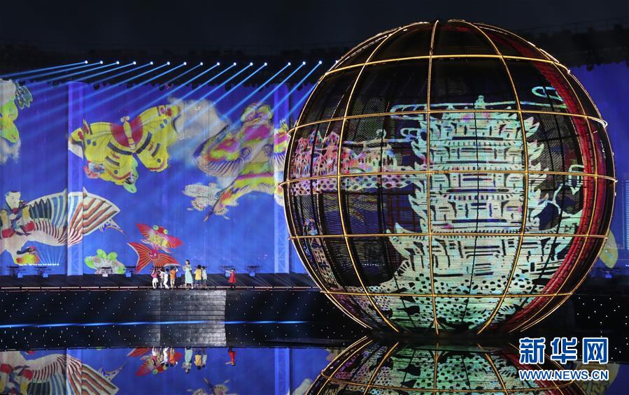 （新華全媒頭條&middot;上合青島峰會(huì)&middot;圖文互動(dòng)）（3）攜手前進(jìn)，開啟上合發(fā)展新征程 &mdash;&mdash;習(xí)近平主席主持上合組織青島峰會(huì) 并舉行系列活動(dòng)紀(jì)實(shí)