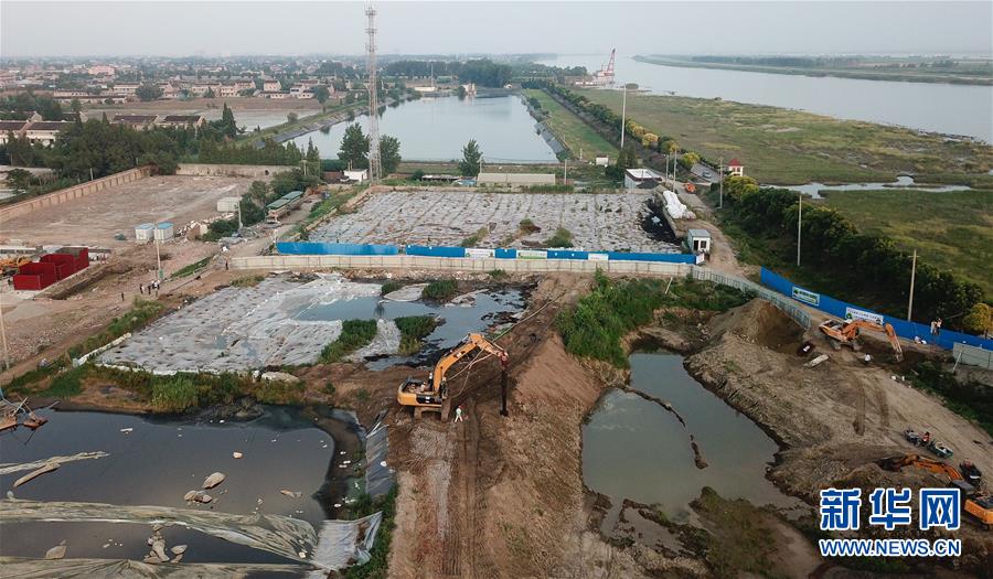 （新華視點&middot;圖文互動）（2）中央督察兩年有的絲毫未改，有的不減反增&mdash;&mdash;江蘇泰興數(shù)萬噸化工廢料和污泥堆放長江邊調(diào)查