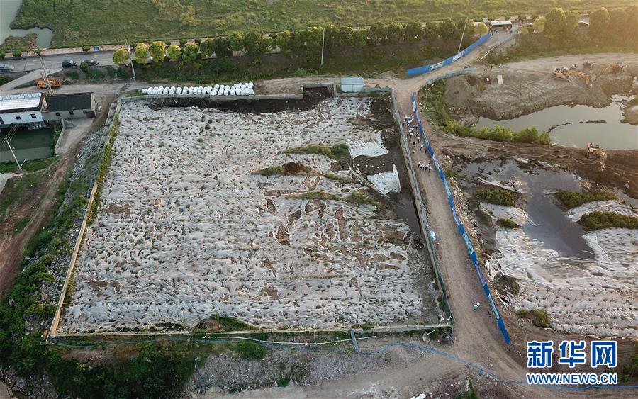 （新華視點&middot;圖文互動）（1）中央督察兩年有的絲毫未改，有的不減反增&mdash;&mdash;江蘇泰興數(shù)萬噸化工廢料和污泥堆放長江邊調(diào)查