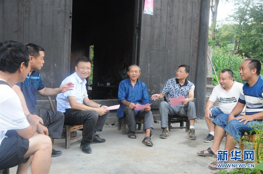 （新華全媒頭條&middot;圖文互動(dòng)）（2）安吉白茶奔向扶貧一線&mdash;&mdash;浙江黃杜村農(nóng)民黨員先富幫后富向貧困地區(qū)捐贈(zèng)&ldquo;扶貧苗&rdquo;